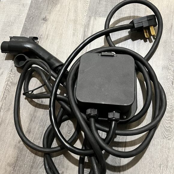 CLEESINK Electric Vehicle Charger EV Level 2 Plug In 40A 240V Indoor/Outdoor - Picture 3 of 5